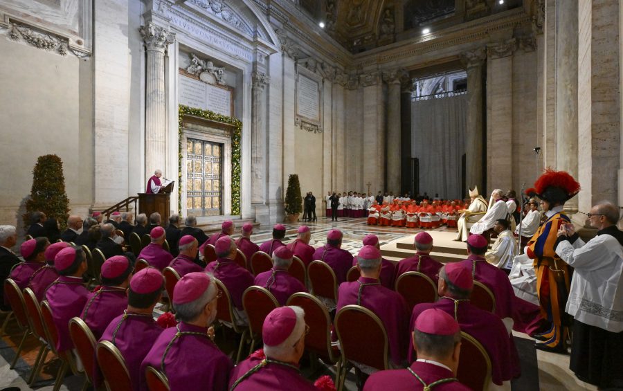 Papa Francesco consegna la Bolla di indizione del Giubileo 2025 (9 maggio 2024)